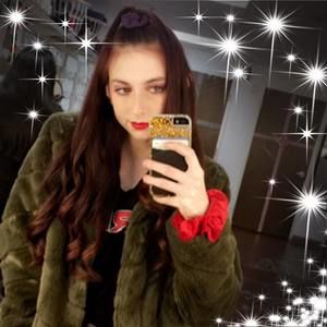 Meet your Posher, Makayla